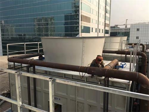 冷卻水塔是怎樣進(jìn)行工作的(冷卻水塔怎么降噪音)
